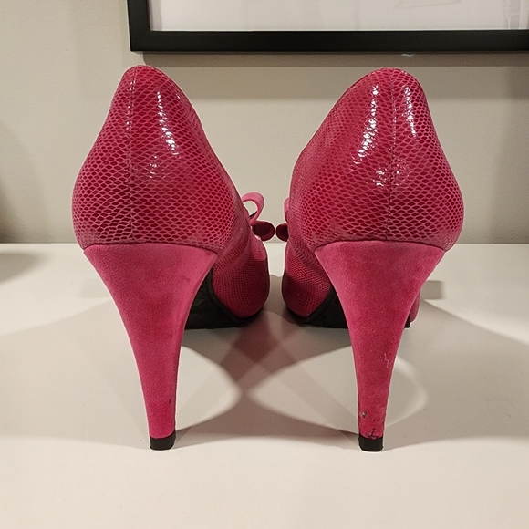 Ron White Pink Printed Leather Heels with Suede Bow - Picture 3 of 8